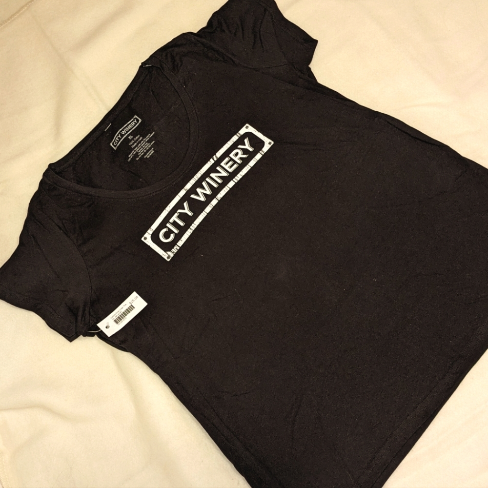City Winery Ladies XL t-shirt ~ NWT